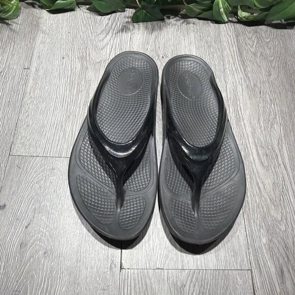OOFOS OOlala Luxe Women's Flip Flop US 8 Black Casual Comfort Slip On Thong - Picture 2 of 9